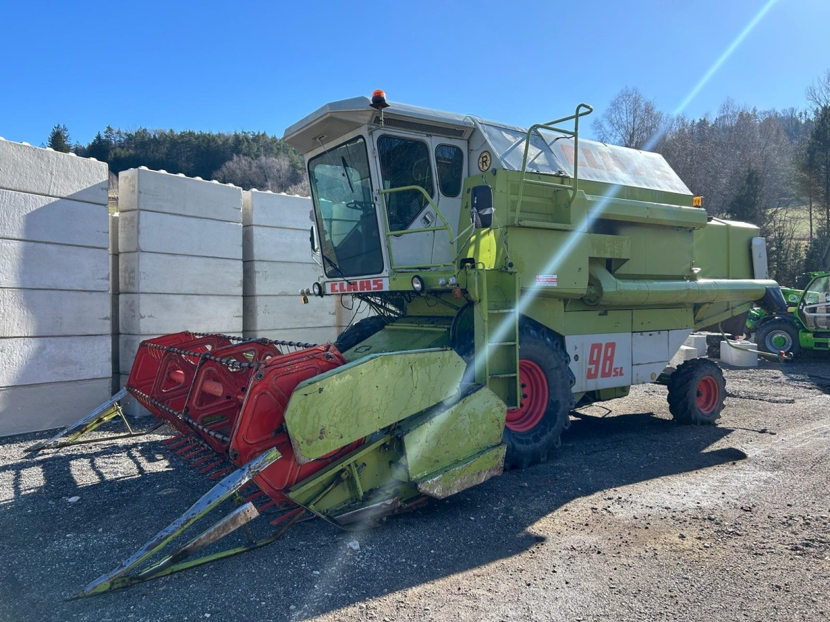 Claas Dominator 96 Mähdrescher - Kombájn: 4 kép. Claas Dominator 96 Mähdrescher - Kombájn: 4 kép.