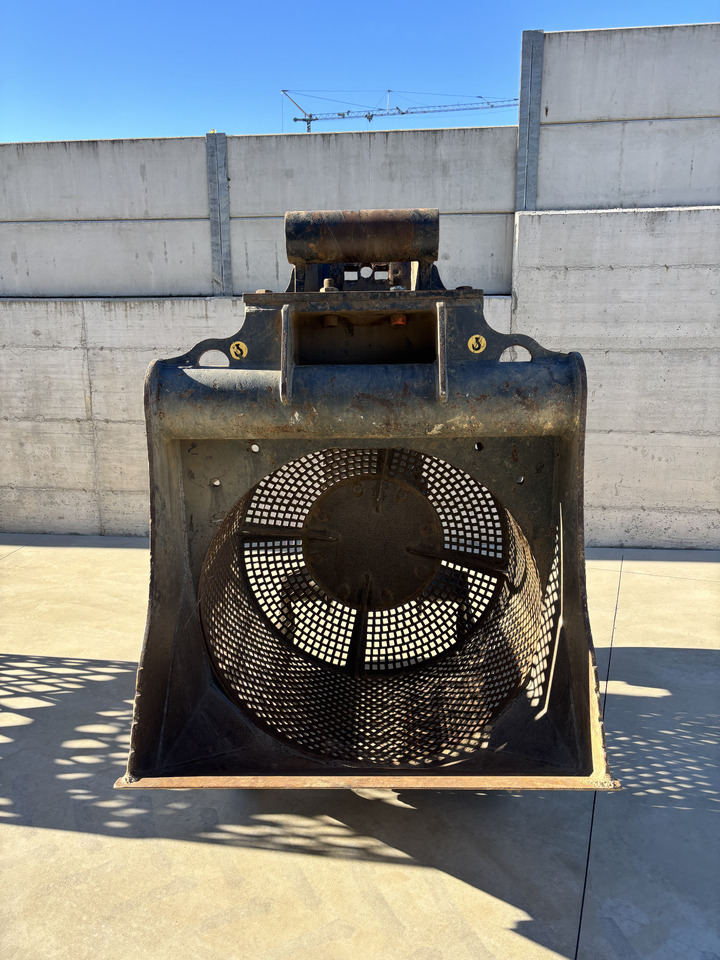 VTN SR10 screening bucket - USED - Kanál - Kotrógép: 2 kép. VTN SR10 screening bucket - USED - Kanál - Kotrógép: 2 kép.