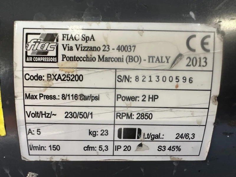 Airmec FIAC BXA 25200 Elektrische Zuigercompressor 2 PK 150 L / min 8 Bar - Légkompresszor: 3 kép. Airmec FIAC BXA 25200 Elektrische Zuigercompressor 2 PK 150 L / min 8 Bar - Légkompresszor: 3 kép.