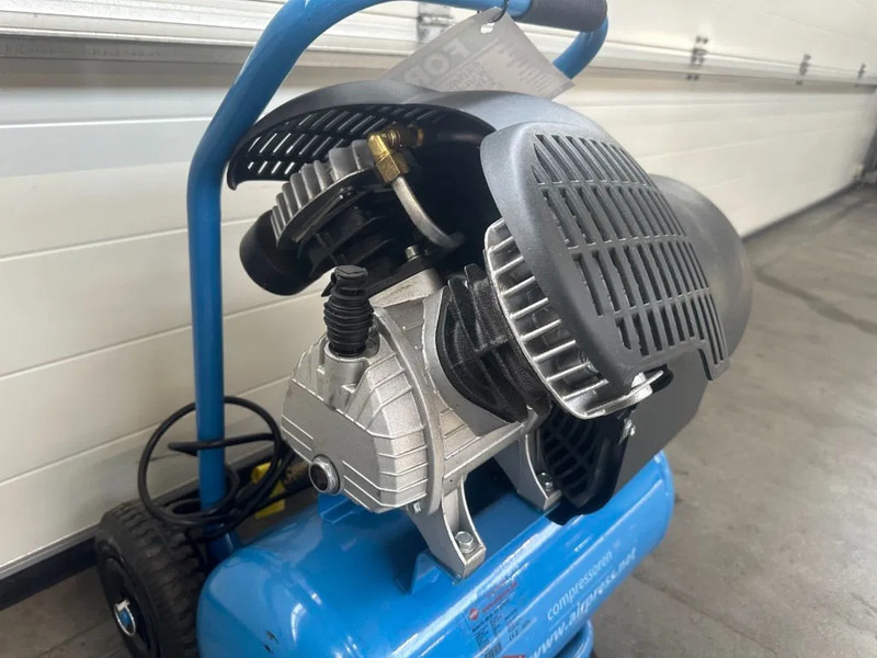 Airpress HL 425-24 Elektrische Zuigercompressor 3 PK 392 L / min 8 Bar Overstock New ! - Légkompresszor: 5 kép. Airpress HL 425-24 Elektrische Zuigercompressor 3 PK 392 L / min 8 Bar Overstock New ! - Légkompresszor: 5 kép.