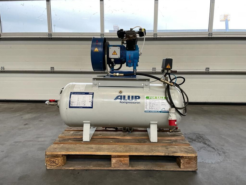 Alup 2.2 kW 240 L / min 10 Bar Elektrische Zuigercompressor op ketel - Légkompresszor: 1 kép. Alup 2.2 kW 240 L / min 10 Bar Elektrische Zuigercompressor op ketel - Légkompresszor: 1 kép.