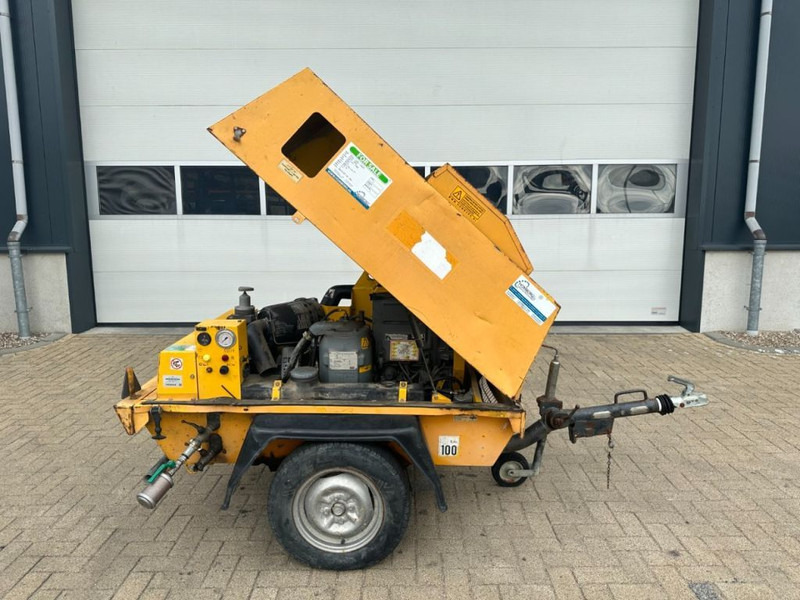 Atlas-Copco ATCA 2000 Deutz F2L 1011 Mobiele Diesel Schroefcompressor 18.5 kW 7 Bar - Légkompresszor: 5 kép. Atlas-Copco ATCA 2000 Deutz F2L 1011 Mobiele Diesel Schroefcompressor 18.5 kW 7 Bar - Légkompresszor: 5 kép.