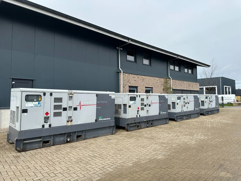 Atlas-Copco QAS 200 Volvo Leroy Somer 220 kVA Silent Rental generatorset - Áramfejlesztő: 2 kép. Atlas-Copco QAS 200 Volvo Leroy Somer 220 kVA Silent Rental generatorset - Áramfejlesztő: 2 kép.