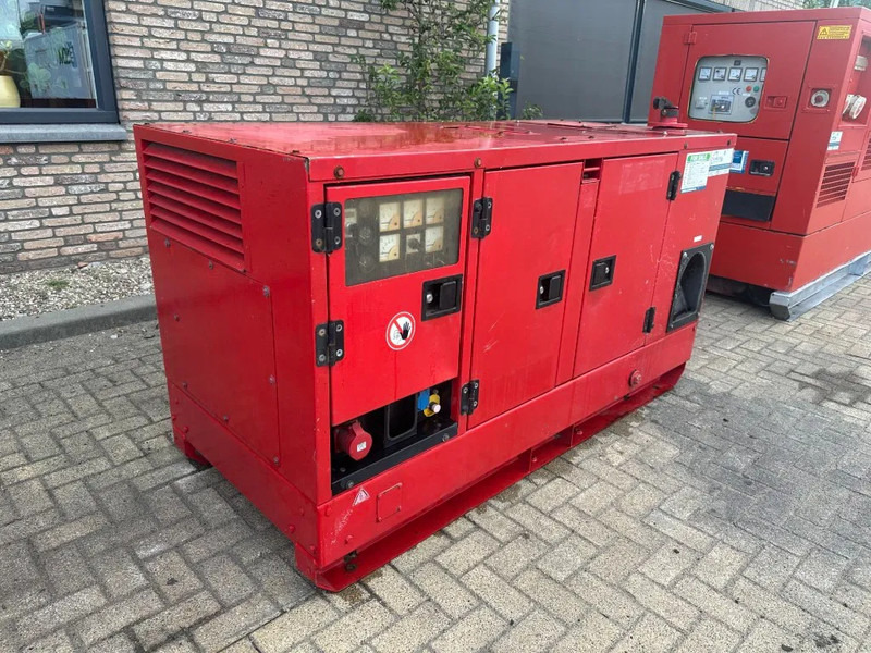 Atlas-Copco QAS 38 Yanmar Mecc Alte Spa 40 kVA Silent generatorset - Áramfejlesztő: 2 kép. Atlas-Copco QAS 38 Yanmar Mecc Alte Spa 40 kVA Silent generatorset - Áramfejlesztő: 2 kép.