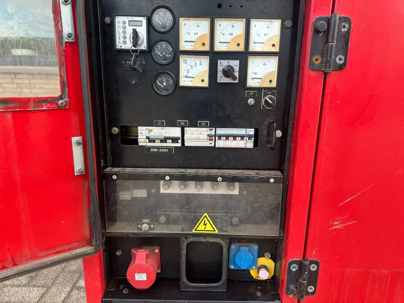 Atlas-Copco QAS 38 Yanmar Mecc Alte Spa 40 kVA Silent generatorset - Áramfejlesztő: 3 kép. Atlas-Copco QAS 38 Yanmar Mecc Alte Spa 40 kVA Silent generatorset - Áramfejlesztő: 3 kép.