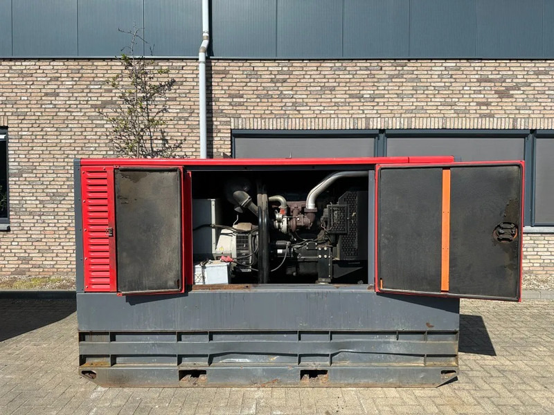 Atlas-Copco QAS 60 Perkins Stamford 60 kVA Silent Rental generatorset - Áramfejlesztő: 3 kép. Atlas-Copco QAS 60 Perkins Stamford 60 kVA Silent Rental generatorset - Áramfejlesztő: 3 kép.