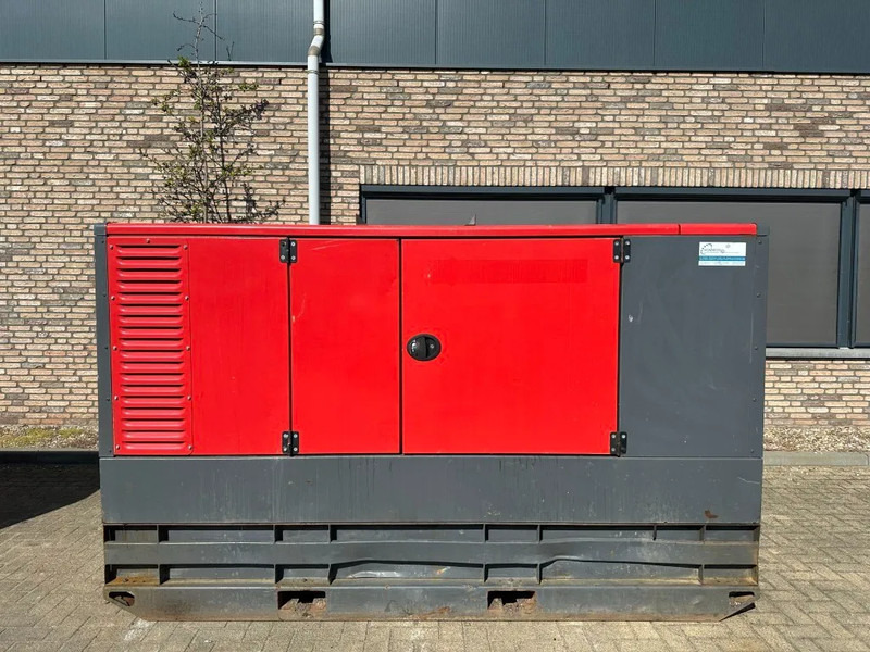 Atlas-Copco QAS 60 Perkins Stamford 60 kVA Silent Rental generatorset - Áramfejlesztő: 1 kép. Atlas-Copco QAS 60 Perkins Stamford 60 kVA Silent Rental generatorset - Áramfejlesztő: 1 kép.