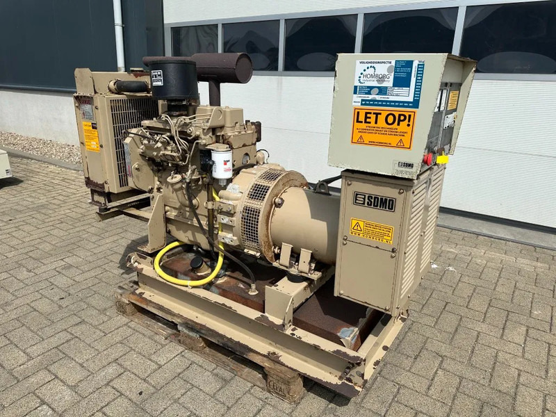 Cummins 4B3.9 SDMO Leroy Somer 40 kVA noodstroom generatorset 476 hours - Áramfejlesztő: 2 kép. Cummins 4B3.9 SDMO Leroy Somer 40 kVA noodstroom generatorset 476 hours - Áramfejlesztő: 2 kép.