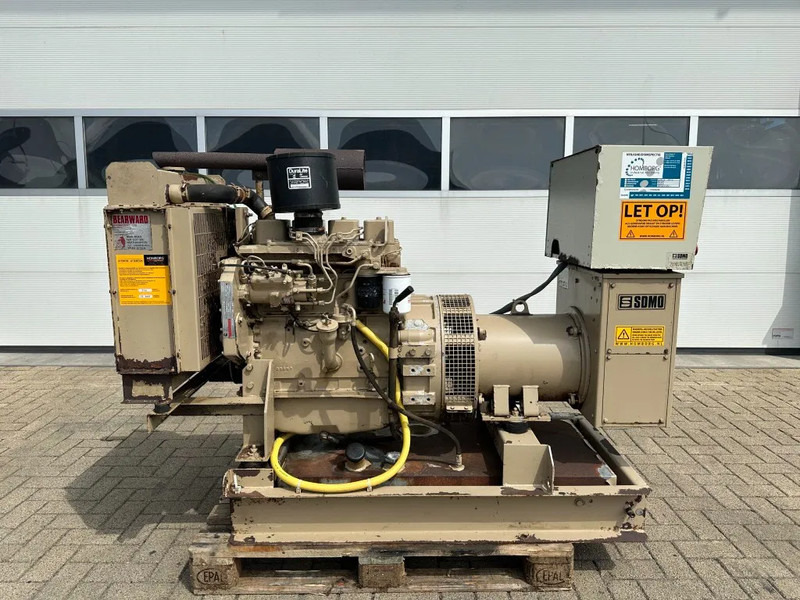Cummins 4B3.9 SDMO Leroy Somer 40 kVA noodstroom generatorset 476 hours - Áramfejlesztő: 1 kép. Cummins 4B3.9 SDMO Leroy Somer 40 kVA noodstroom generatorset 476 hours - Áramfejlesztő: 1 kép.