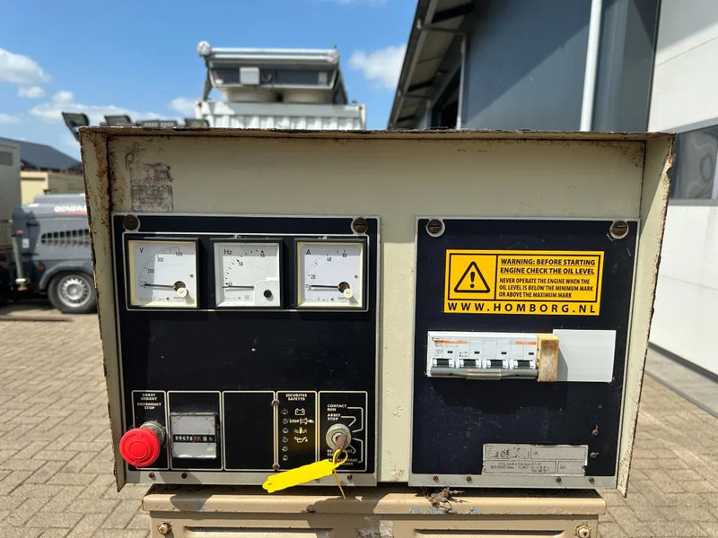 Cummins 4B3.9 SDMO Leroy Somer 40 kVA noodstroom generatorset 476 hours - Áramfejlesztő: 3 kép. Cummins 4B3.9 SDMO Leroy Somer 40 kVA noodstroom generatorset 476 hours - Áramfejlesztő: 3 kép.