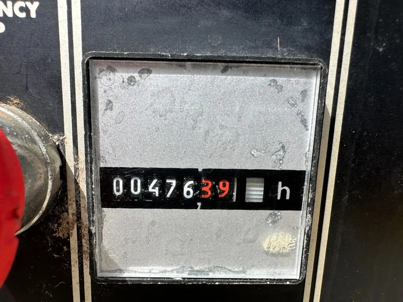Cummins 4B3.9 SDMO Leroy Somer 40 kVA noodstroom generatorset 476 hours - Áramfejlesztő: 5 kép. Cummins 4B3.9 SDMO Leroy Somer 40 kVA noodstroom generatorset 476 hours - Áramfejlesztő: 5 kép.
