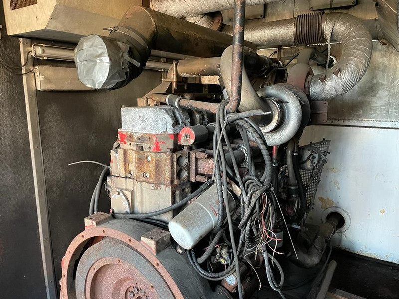 Áramfejlesztő Cummins KTTA 19 C Dieselmotor in container 585 PK: 7 kép.