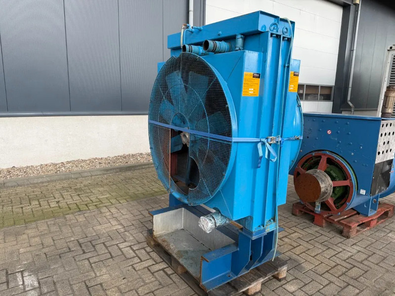 Cummins KTTA 19 G Radiateur Koeler Radiator 700 PK - Motor - Anyagmozgató gép: 1 kép. Cummins KTTA 19 G Radiateur Koeler Radiator 700 PK - Motor - Anyagmozgató gép: 1 kép.