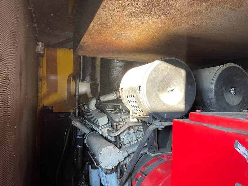 Cummins VTA 28 G3 Siemens 650 kVA generatorset in 20 ft container - Áramfejlesztő: 2 kép. Cummins VTA 28 G3 Siemens 650 kVA generatorset in 20 ft container - Áramfejlesztő: 2 kép.