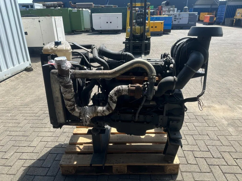 Deutz BF4M 1013 Diesel Engine 4 cylinder 102 kW / 137 HP - Motor - Anyagmozgató gép: 4 kép. Deutz BF4M 1013 Diesel Engine 4 cylinder 102 kW / 137 HP - Motor - Anyagmozgató gép: 4 kép.