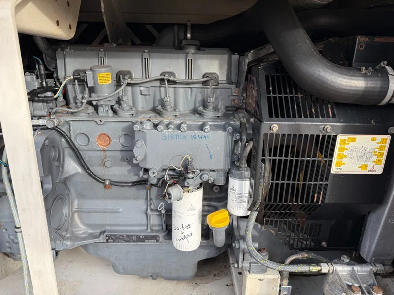 Deutz BF4M 1013 EC Stamford 100 kVA Silent generatorset - Áramfejlesztő: 5 kép. Deutz BF4M 1013 EC Stamford 100 kVA Silent generatorset - Áramfejlesztő: 5 kép.