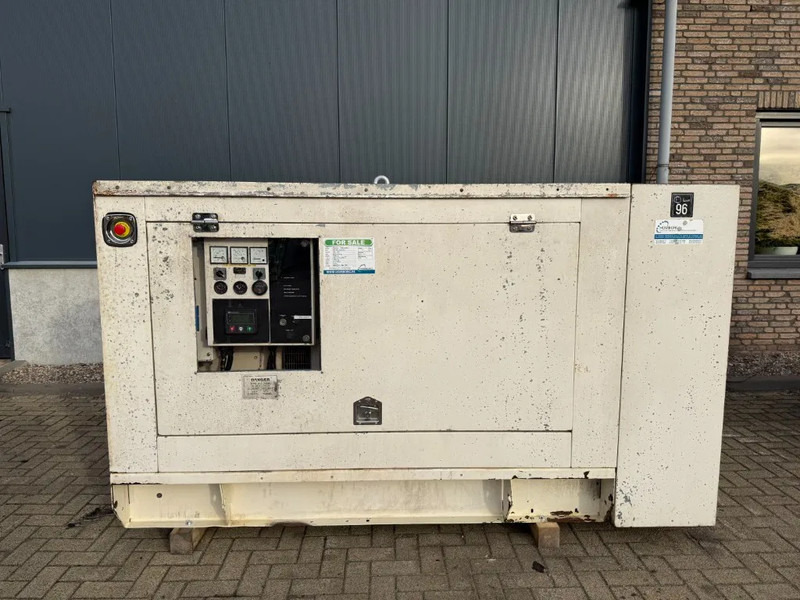 Deutz BF4M 1013 EC Stamford 100 kVA Silent generatorset - Áramfejlesztő: 1 kép. Deutz BF4M 1013 EC Stamford 100 kVA Silent generatorset - Áramfejlesztő: 1 kép.