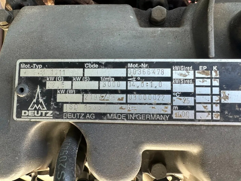 Deutz F2M 1011 Mobiele Diesel Compressor 2.5 m3 / min 22 kW 7 Bar Aanhanger - Légkompresszor: 5 kép. Deutz F2M 1011 Mobiele Diesel Compressor 2.5 m3 / min 22 kW 7 Bar Aanhanger - Légkompresszor: 5 kép.
