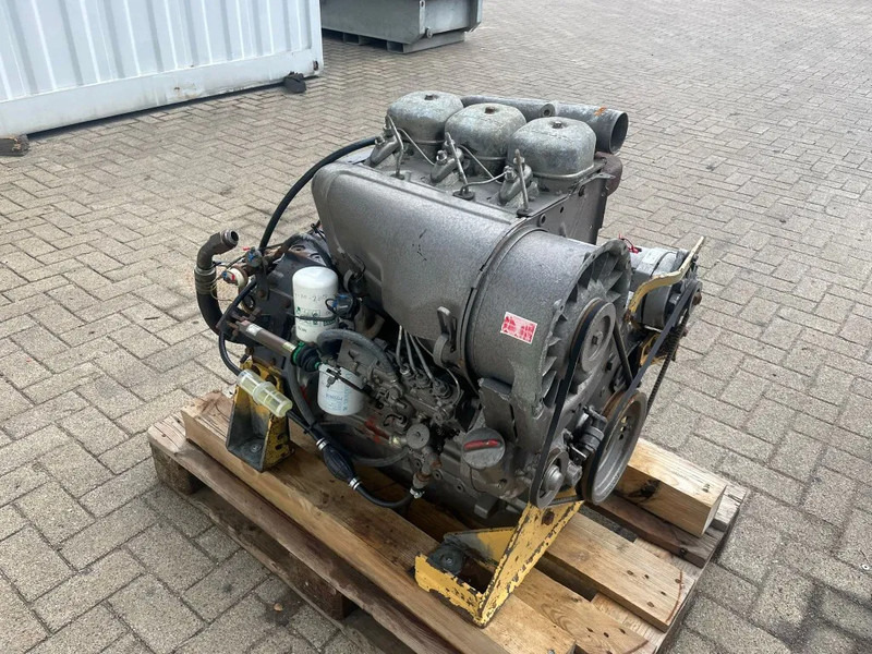 Deutz F3L 912 Motor 3 cilinder 38 kW 52 PK Diesel Motor - Motor - Anyagmozgató gép: 5 kép. Deutz F3L 912 Motor 3 cilinder 38 kW 52 PK Diesel Motor - Motor - Anyagmozgató gép: 5 kép.