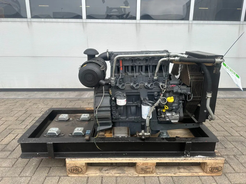 Deutz F4M 2011 Diesel motor 30 kW 39 PK bij 1500 rpm as New ! - Motor - Anyagmozgató gép: 1 kép. Deutz F4M 2011 Diesel motor 30 kW 39 PK bij 1500 rpm as New ! - Motor - Anyagmozgató gép: 1 kép.