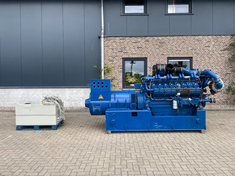 Deutz Gasset 800 / 1110 kVA Stamford generatorset - Áramfejlesztő: 4 kép. Deutz Gasset 800 / 1110 kVA Stamford generatorset - Áramfejlesztő: 4 kép.