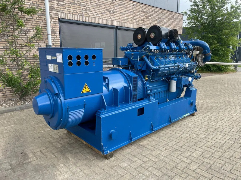 Deutz TBG 616 V16K Gasset 800 / 1110 kVA Stamford generatorset - Áramfejlesztő: 3 kép. Deutz TBG 616 V16K Gasset 800 / 1110 kVA Stamford generatorset - Áramfejlesztő: 3 kép.