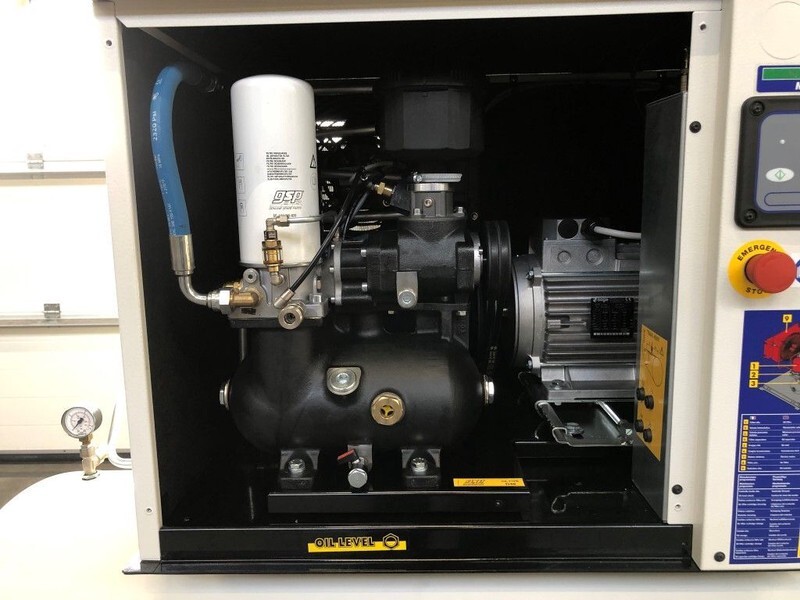 Fiac New Silver 10 / 300 Silent 7.5 kW 860 L / min 10 bar Elektrische Schroefcompressor met ketel - Légkompresszor: 3 kép. Fiac New Silver 10 / 300 Silent 7.5 kW 860 L / min 10 bar Elektrische Schroefcompressor met ketel - Légkompresszor: 3 kép.