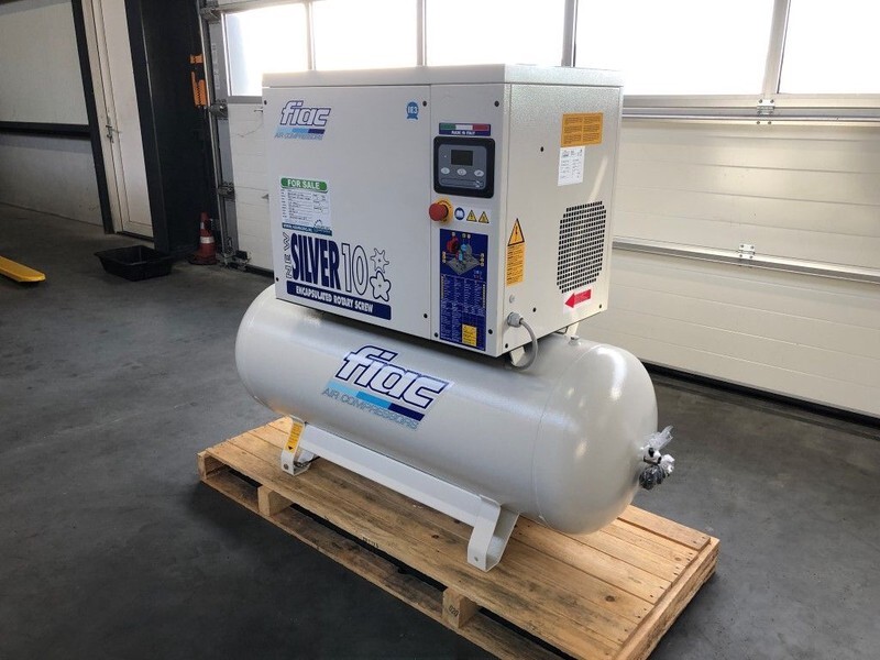 Fiac New Silver 10 / 300 Silent 7.5 kW 860 L / min 10 bar Elektrische Schroefcompressor met ketel - Légkompresszor: 4 kép. Fiac New Silver 10 / 300 Silent 7.5 kW 860 L / min 10 bar Elektrische Schroefcompressor met ketel - Légkompresszor: 4 kép.