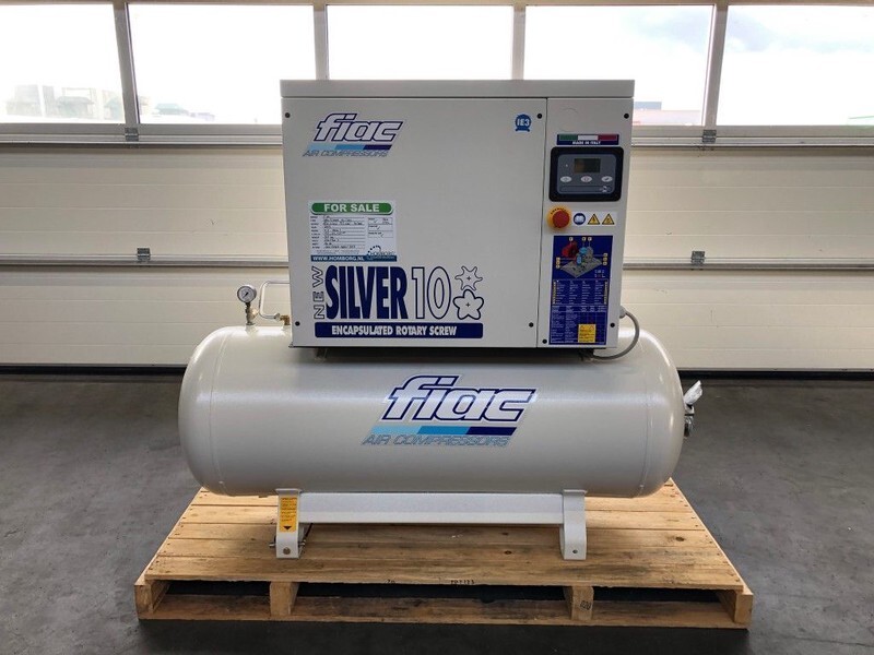 Fiac New Silver 10 / 300 Silent 7.5 kW 860 L / min 10 bar Elektrische Schroefcompressor met ketel - Légkompresszor: 2 kép. Fiac New Silver 10 / 300 Silent 7.5 kW 860 L / min 10 bar Elektrische Schroefcompressor met ketel - Légkompresszor: 2 kép.