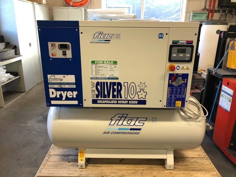 Fiac New Silver D 10 / 300 Silent 7.5 kW 860 L / min 10 bar Elektrische Schroefcompressor met ketel en droger - Légkompresszor: 2 kép. Fiac New Silver D 10 / 300 Silent 7.5 kW 860 L / min 10 bar Elektrische Schroefcompressor met ketel en droger - Légkompresszor: 2 kép.