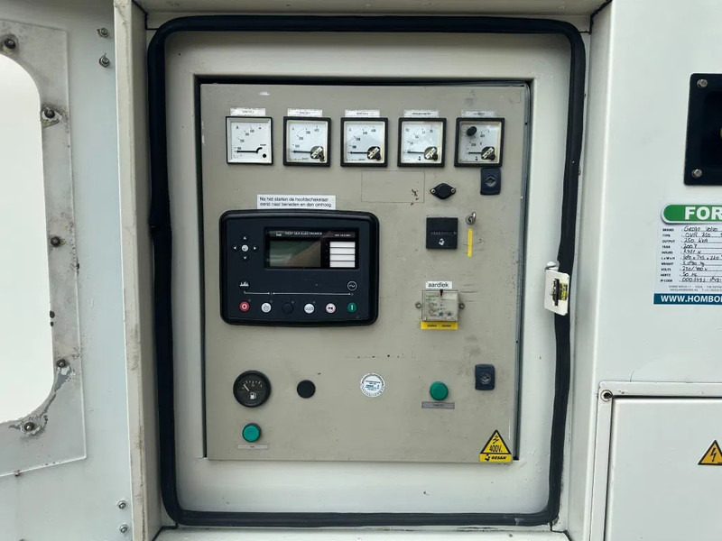 GESAN DVR 250 Volvo Stamford 275 kVA Silent Rental generatorset - Áramfejlesztő: 4 kép. GESAN DVR 250 Volvo Stamford 275 kVA Silent Rental generatorset - Áramfejlesztő: 4 kép.