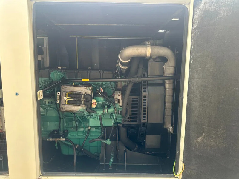 GESAN DVR 250 Volvo Stamford 275 kVA Silent Rental generatorset - Áramfejlesztő: 2 kép. GESAN DVR 250 Volvo Stamford 275 kVA Silent Rental generatorset - Áramfejlesztő: 2 kép.