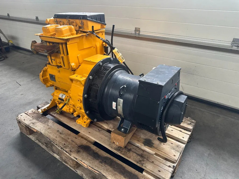 Hatz 2M41 Stamford 17.5 kVA generatorset - Áramfejlesztő: 2 kép. Hatz 2M41 Stamford 17.5 kVA generatorset - Áramfejlesztő: 2 kép.