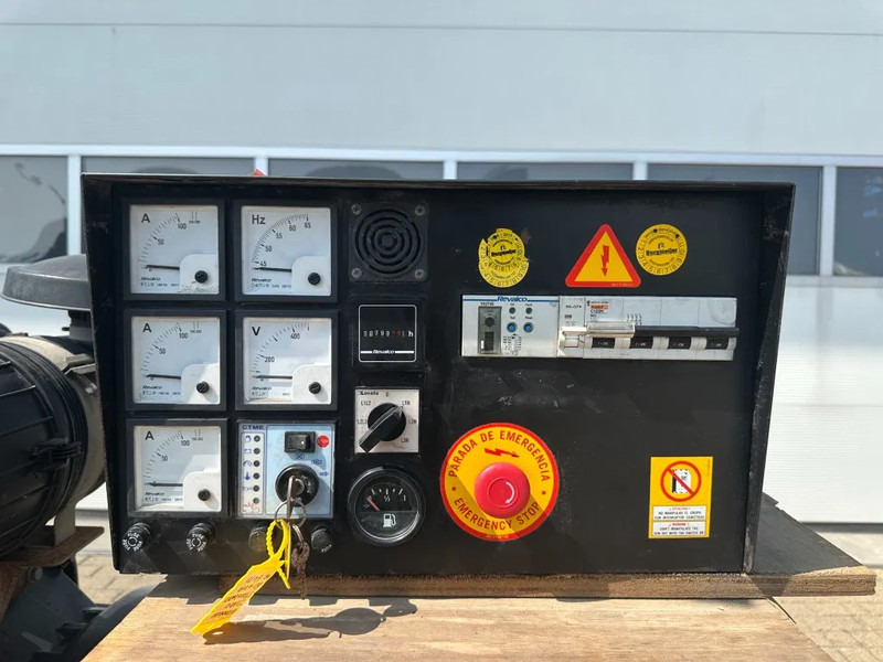 Himoinsa Iveco FPT NEF 45 Stamford 60 kVA noodstroom generatorset - Áramfejlesztő: 5 kép. Himoinsa Iveco FPT NEF 45 Stamford 60 kVA noodstroom generatorset - Áramfejlesztő: 5 kép.