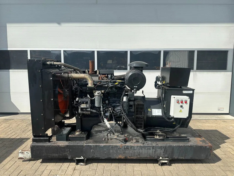 Himoinsa Iveco NEF 60 TE2 Stamford 200 kVA generatorset - Áramfejlesztő: 1 kép. Himoinsa Iveco NEF 60 TE2 Stamford 200 kVA generatorset - Áramfejlesztő: 1 kép.