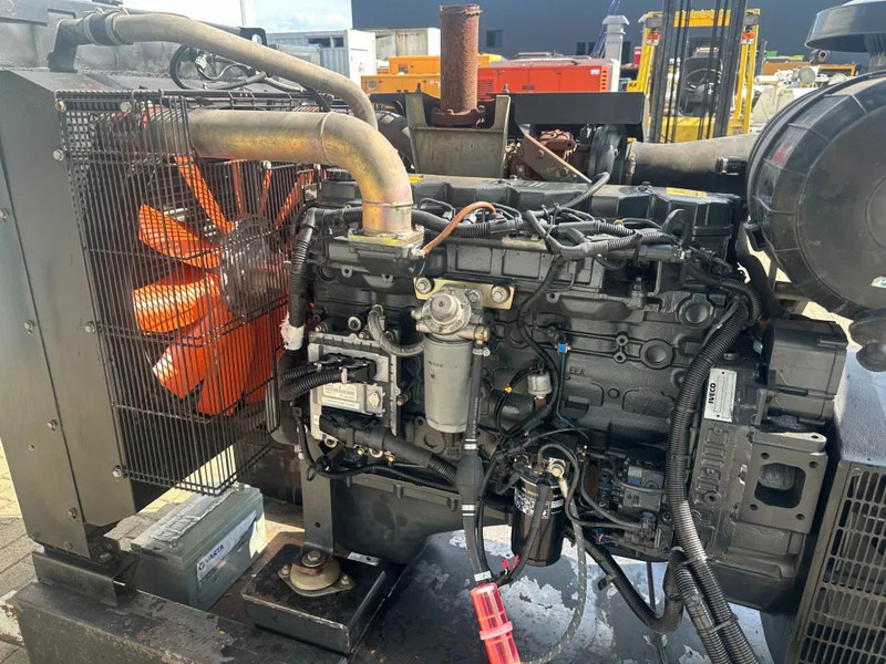 Himoinsa Iveco NEF 60 TE2 Stamford 200 kVA generatorset - Áramfejlesztő: 4 kép. Himoinsa Iveco NEF 60 TE2 Stamford 200 kVA generatorset - Áramfejlesztő: 4 kép.