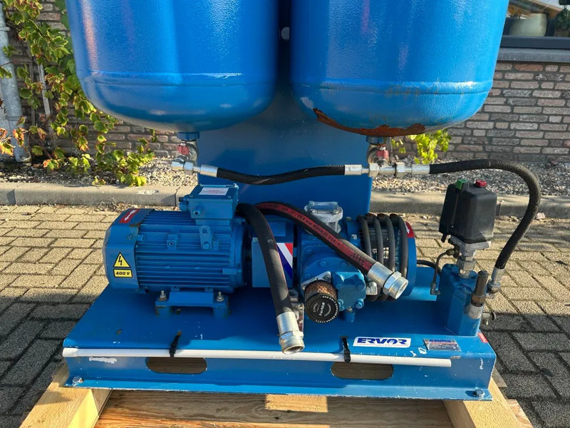 Hogedruk Hogedruk Luchtstart Air starter 30 Bar 15 kW 2 x 150 liter air tank - Vízszivattyú: 5 kép. Hogedruk Hogedruk Luchtstart Air starter 30 Bar 15 kW 2 x 150 liter air tank - Vízszivattyú: 5 kép.