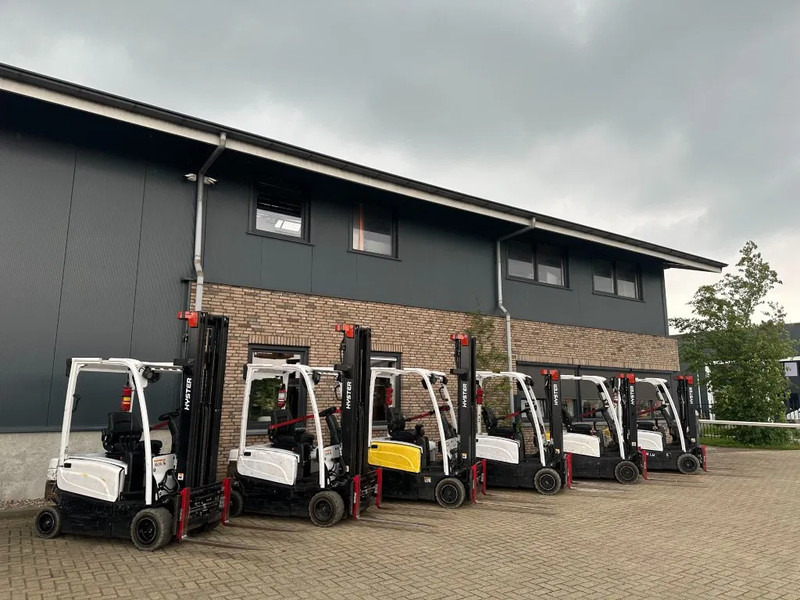 Hyster J1.8XN MWB 1.8 ton Triplex Freelift Sideshift Positioner Elektra Heftruck Accu 2023 - Elektromos targonca: 2 kép. Hyster J1.8XN MWB 1.8 ton Triplex Freelift Sideshift Positioner Elektra Heftruck Accu 2023 - Elektromos targonca: 2 kép.