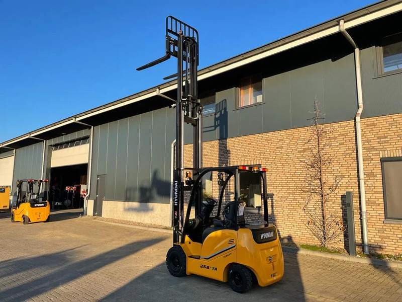 Új Elektromos targonca Hyundai 25B-7A 2.5 ton Triplex Freelift Sideshift Elektra Heftruck Nieuw: 11 kép.