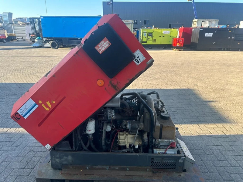Ingersoll Rand 720 R1051SF Kubota D1005 Diesel Compressor 2000 L / min 17.5 kW 8.6 Bar - Légkompresszor: 3 kép. Ingersoll Rand 720 R1051SF Kubota D1005 Diesel Compressor 2000 L / min 17.5 kW 8.6 Bar - Légkompresszor: 3 kép.