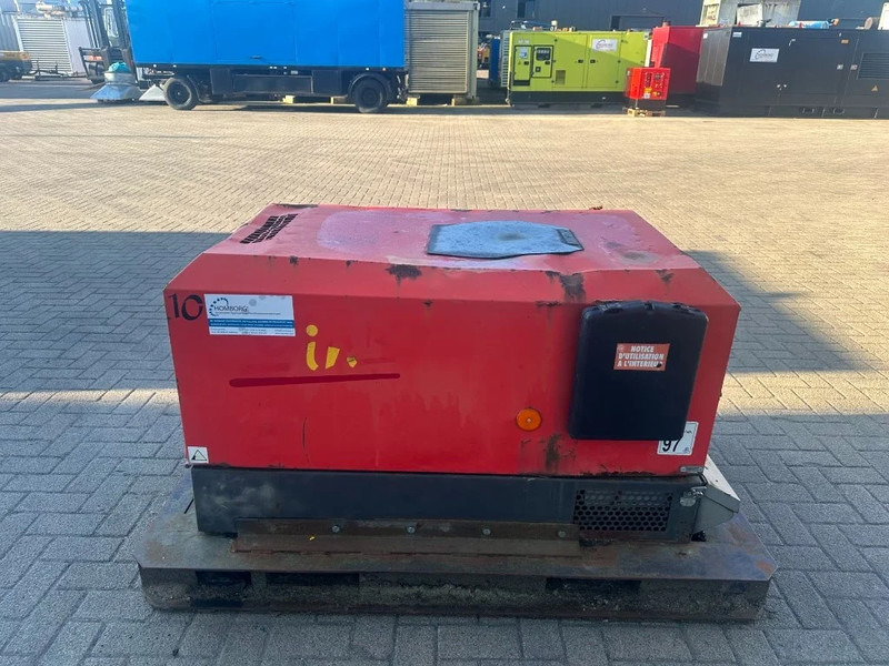 Ingersoll Rand 720 R1051SF Kubota D1005 Diesel Compressor 2000 L / min 17.5 kW 8.6 Bar - Légkompresszor: 5 kép. Ingersoll Rand 720 R1051SF Kubota D1005 Diesel Compressor 2000 L / min 17.5 kW 8.6 Bar - Légkompresszor: 5 kép.
