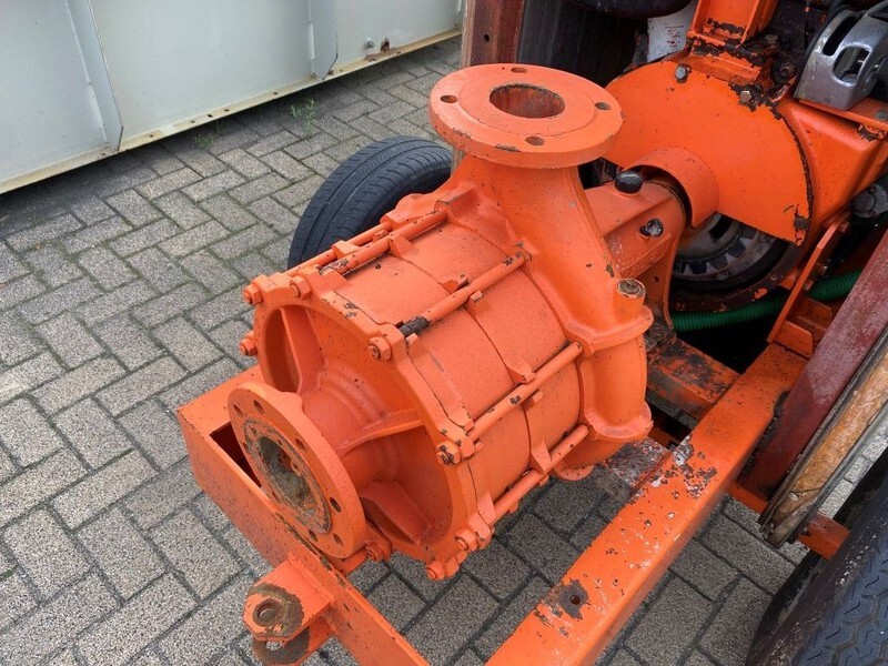Iveco 8061 I 25.00 Waterpomp Caprari 144 m3 / h 12 Bar Mobiele Beregenings pompset - Vízszivattyú: 3 kép. Iveco 8061 I 25.00 Waterpomp Caprari 144 m3 / h 12 Bar Mobiele Beregenings pompset - Vízszivattyú: 3 kép.