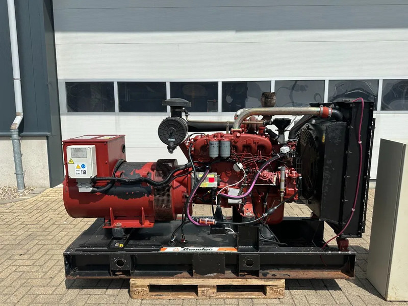 Iveco 8061 Marelli 150 kVA noodstroom generatorset ATS automatische netovername - Áramfejlesztő: 5 kép. Iveco 8061 Marelli 150 kVA noodstroom generatorset ATS automatische netovername - Áramfejlesztő: 5 kép.