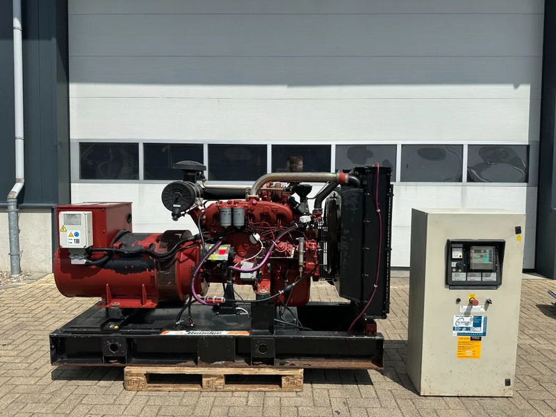 Iveco 8061 Marelli 150 kVA noodstroom generatorset ATS automatische netovername - Áramfejlesztő: 1 kép. Iveco 8061 Marelli 150 kVA noodstroom generatorset ATS automatische netovername - Áramfejlesztő: 1 kép.