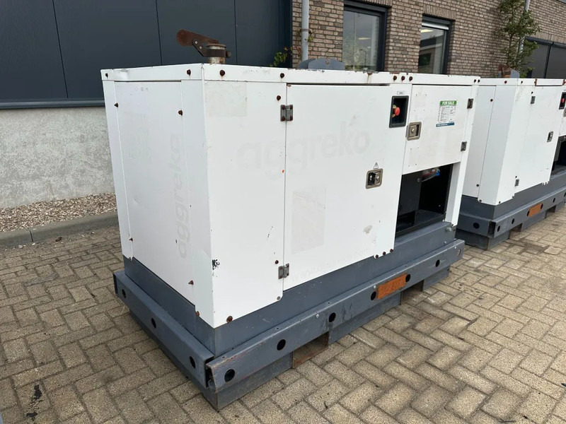Iveco FPT F32 AM1A Leroy Somer 32 KVA Silent generatorset 660 hours ! - Áramfejlesztő: 4 kép. Iveco FPT F32 AM1A Leroy Somer 32 KVA Silent generatorset 660 hours ! - Áramfejlesztő: 4 kép.