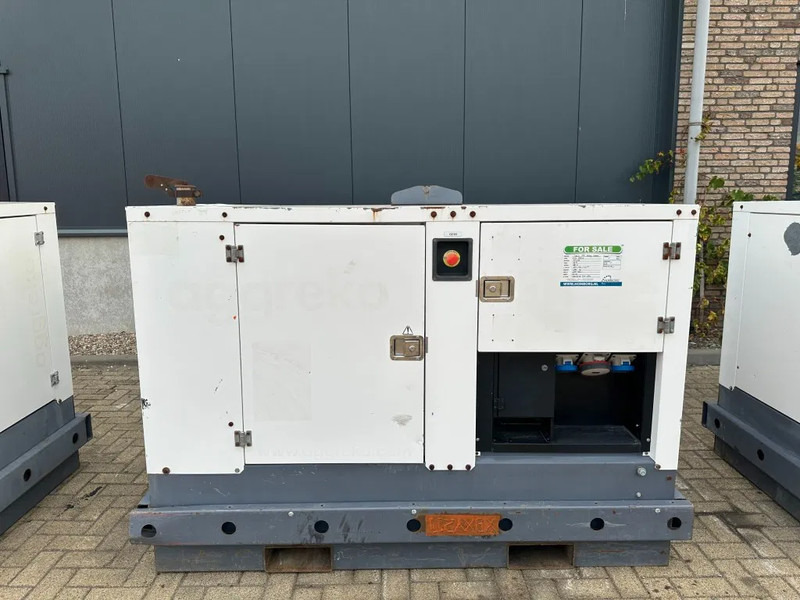 Iveco FPT F32 AM1A Leroy Somer 32 KVA Silent generatorset 660 hours ! - Áramfejlesztő: 1 kép. Iveco FPT F32 AM1A Leroy Somer 32 KVA Silent generatorset 660 hours ! - Áramfejlesztő: 1 kép.