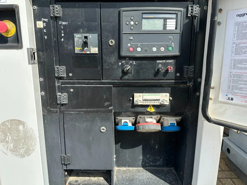 Iveco FPT F32 AM1A Leroy Somer 32 kVA Silent generatorset 129 hours ! - Áramfejlesztő: 3 kép. Iveco FPT F32 AM1A Leroy Somer 32 kVA Silent generatorset 129 hours ! - Áramfejlesztő: 3 kép.