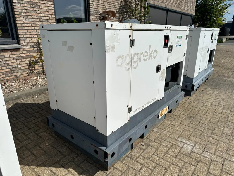 Iveco FPT F32 AM1A Leroy Somer 32 kVA Silent generatorset 129 hours ! - Áramfejlesztő: 4 kép. Iveco FPT F32 AM1A Leroy Somer 32 kVA Silent generatorset 129 hours ! - Áramfejlesztő: 4 kép.