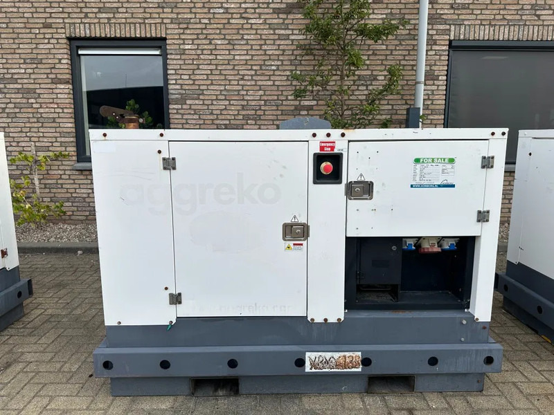 Iveco FPT F32 AM1A Leroy Somer 32 kVA Silent generatorset 154 hours ! - Áramfejlesztő: 1 kép. Iveco FPT F32 AM1A Leroy Somer 32 kVA Silent generatorset 154 hours ! - Áramfejlesztő: 1 kép.