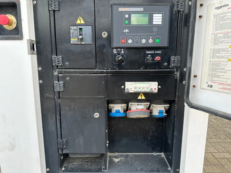 Iveco FPT F32 AM1A Leroy Somer 32 kVA Silent generatorset 21 hours ! - Áramfejlesztő: 2 kép. Iveco FPT F32 AM1A Leroy Somer 32 kVA Silent generatorset 21 hours ! - Áramfejlesztő: 2 kép.
